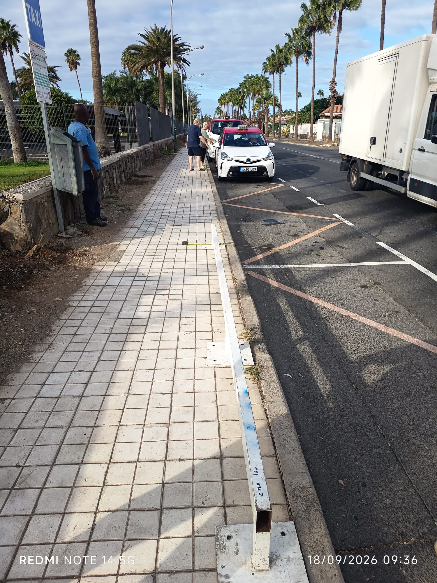 20260922_Delimitación inicial para los trabajos de implantación de la marquesina en la Avda. Touroperador Neckermann 4